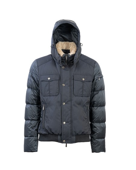 Shop MOORER  Giacchetto: Moorer "CLIF WCO" bomber imbottito in piuma d’oca.
Trapuntato a boudin su maniche e schiena. 
Chiusura frontale con zip in metallo e abbottonatura con bottoni a pressione. 
Il collo con montone ricciolo removibile. 
Polsi e fondo sono realizzati in maglia. 
Tasche a toppa chiuse da pattina con entrata laterale sui fianchi. Interno foderato e trapuntato sul lato schiena, con tasche porta valori. 
Internamente sono presenti tasche portadocumenti con fettucce logate.
Composizione: 70% POLIESTERE ,30% COTONE.
Fabbricato in Italia.. CLIF WCO-0498